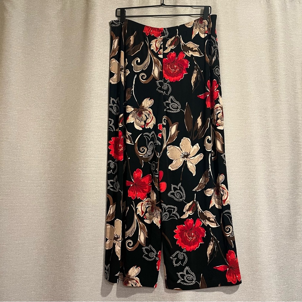 Chico’s Travelers Floral Wide Leg Cropped Pants - Wrinkle Resistant- Size 3 - Picture 2 of 8